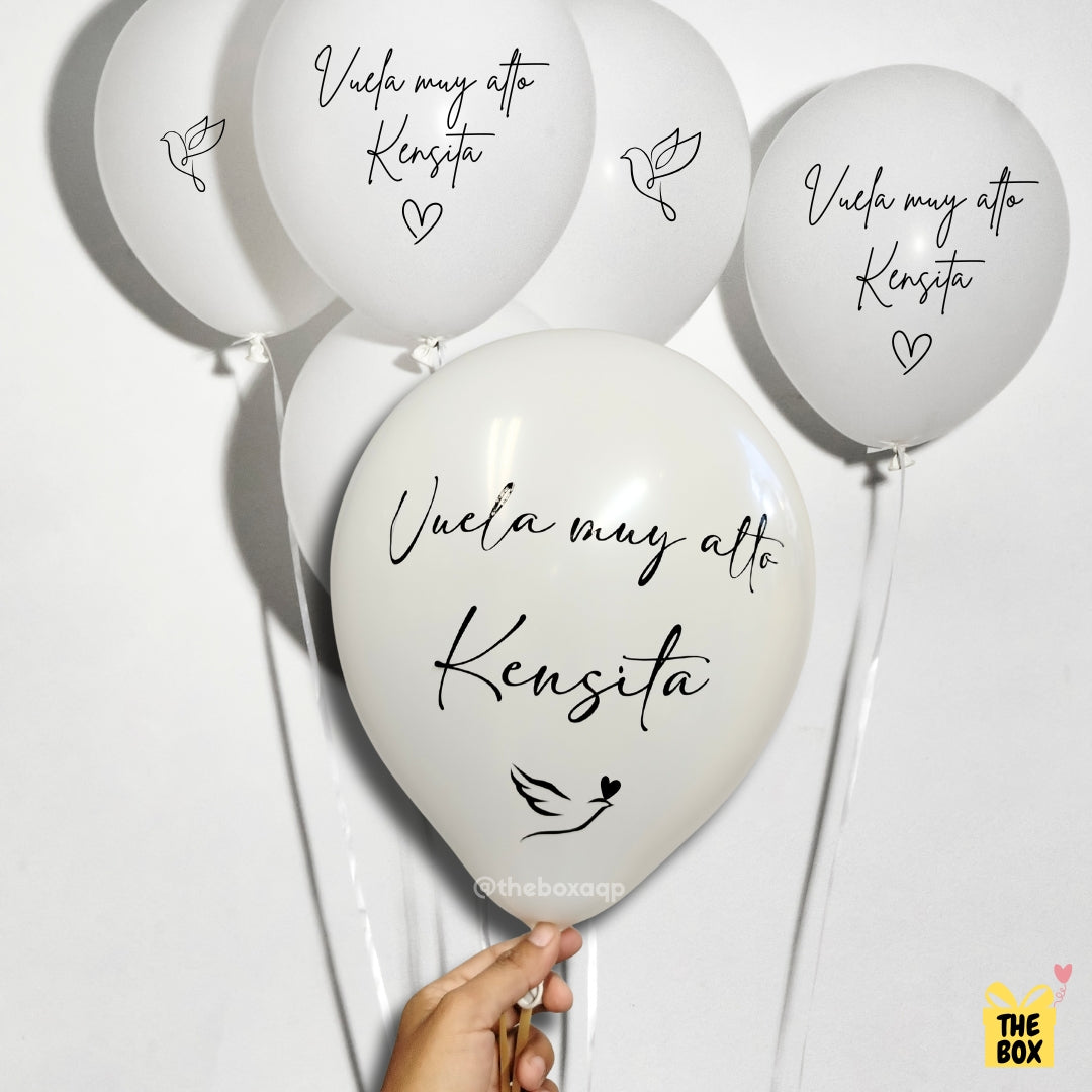 Globos blancos de despedida a un ser querido
